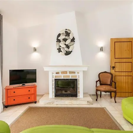 Colina - Walking Distance To The