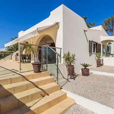 Colina - Walking Distance To The